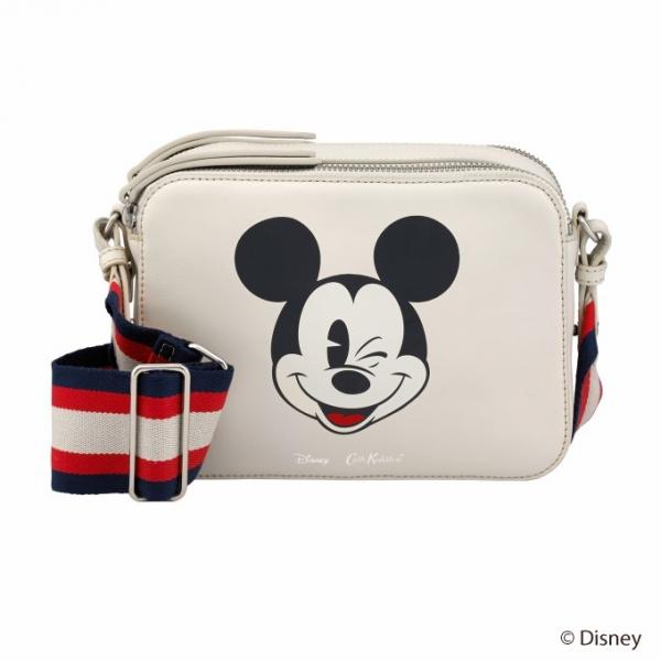#26 Mickey & Friends Placement 白色斜孭袋，19,600 日圓（約 1345 港元）。