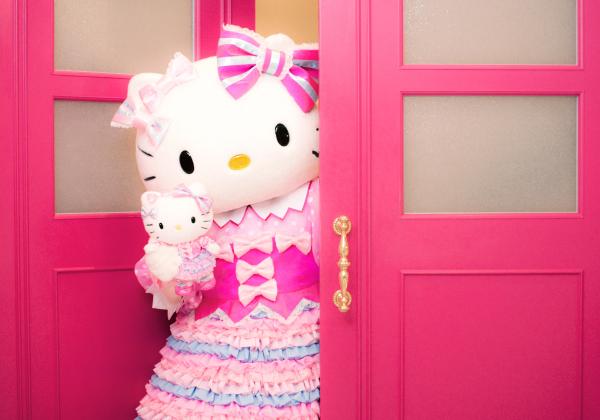 她會在 Puroland 的「Lady Kitty House」等大家，暫定新裝只於 11 月示人。（相：puroland.jp）