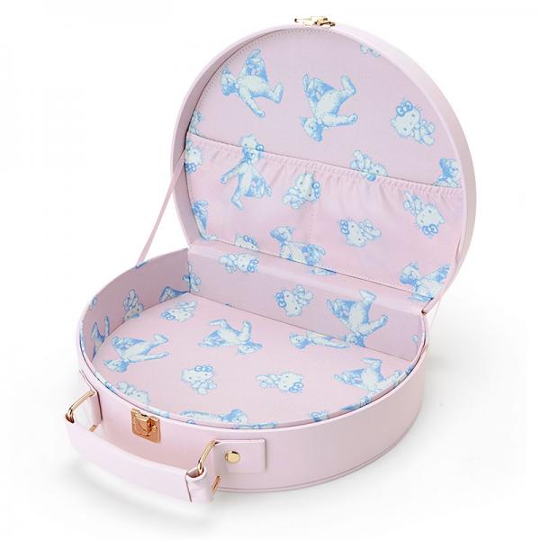 Hello Kitty x Steiff 手提箱，約 34 × 10 × 29 cm，售 7,560 日圓。
