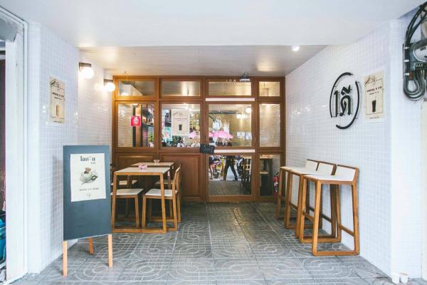 以傳統泰國風為主題的 Onedee Cafe，樓高兩層，由 Ari BTS   Station 行 2 分鐘就到。賣點係特色泰式雪糕同甜品，單睇餐  具造型已經夠晒矜貴！