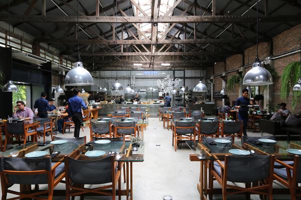 曼谷另類玩法 坐交通船玩盡湄南河精華遊