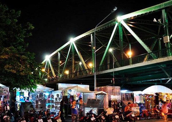 曼谷另類玩法 坐交通船玩盡湄南河精華遊