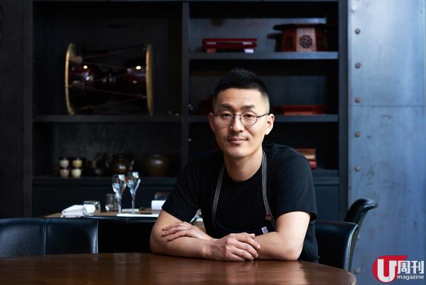 西廚出身的他，對於所謂現代韓國料理，怎能籠統地單單以「fusion」一字概括，「對於本地人，我要做到新感覺；對於外國遊客，要做到傳統創新。」