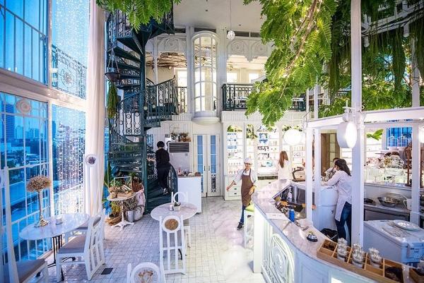 曼谷超夢幻玻璃屋 cafe 　 儼如置身歐洲後花園