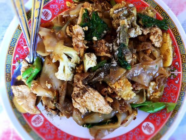 隨處一檔的炒貴刁已經好好味，不過如果要在這裡點餐，可能要識少少泰文，好似炒貴刁的泰文發音叫做 Pad Si Yu 。