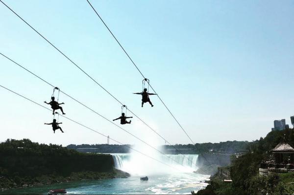 由 WildPlay 營運的這條 zipline 名為「MistRider Zipline to the Falls」，自去年開設後大受歡迎，玩家可以由尼亞加拉峽谷（Niagara Gorge）的高處
