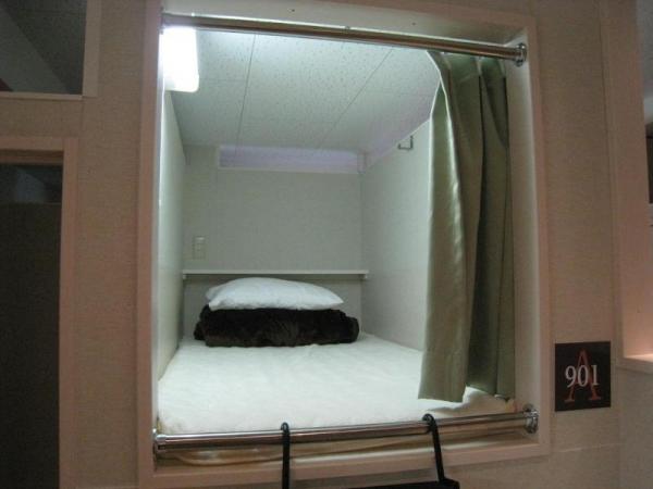 普通房型，有分上下鋪，由於床內沒有空調、只靠室內中央冷氣，有說上鋪通風較好。
