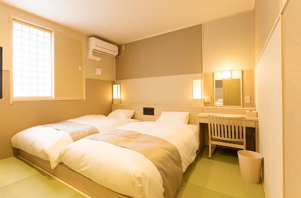 所有房型都是和式設計，雙人房的兩張床可以隨意合併或分開。