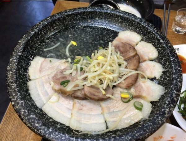白煮肉 小份售 23,000 韓圜（約 161 港元）（圖：taga00 @Naver Blog）