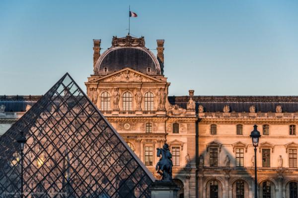 巴黎有名的羅浮宮博物館，絕對是全球遊客的必到點，附近還有新橋、聖禮拜堂等景點。