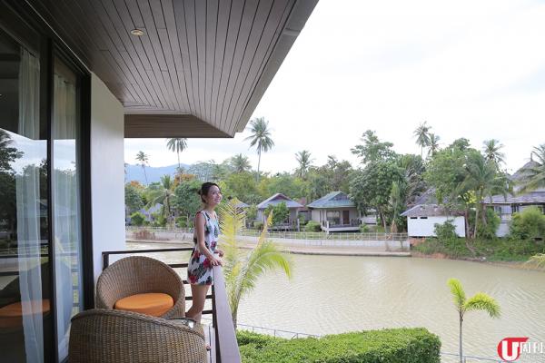 Resort 另一房型為 pool villa，上層有小露台，有河景相伴。其餘 7 個 Glamping 豪華營全部以竹圍住，增加私隱度。