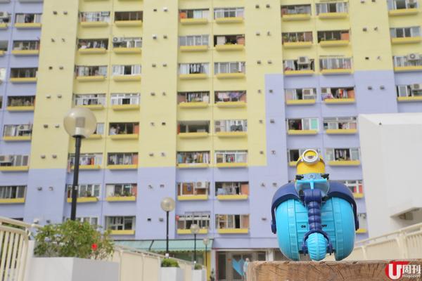 帶 Minions 去私影 外牆顏色拍出公仔寫真 