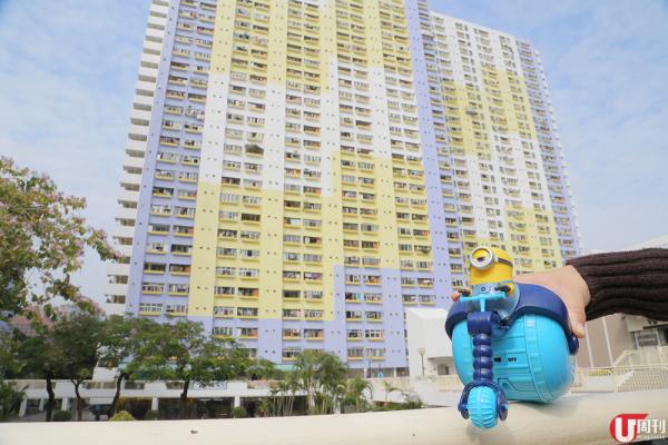 帶 Minions 去私影 外牆顏色拍出公仔寫真 