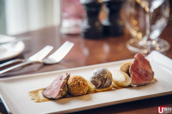 我們吃慣的乳鴿屬於家鴿，斑尾林鴿則常見於英國，一般人只食胸肉，烤過後帶有內臟的腥香，Meldrum 又將味道更濃的腿肉製成血腸（black pudding），綴以焦糖蘋果，作為頭盤剛剛好。Breast