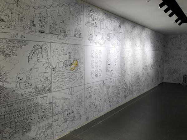 仲喺出口設填色牆，離場前，可以喺牆上盡情發揮個人創意。（圖：parknew87 @Naver Blog）
