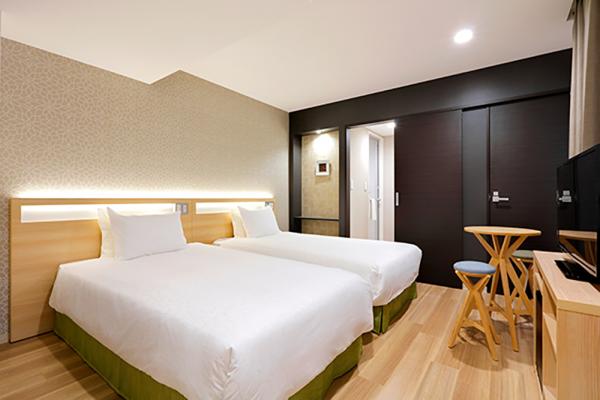 Standard Twin 客房面積有 21 平方米，床有 110cm X 200 cm，城市商務式酒店算很闊落。（相：酒店官網）