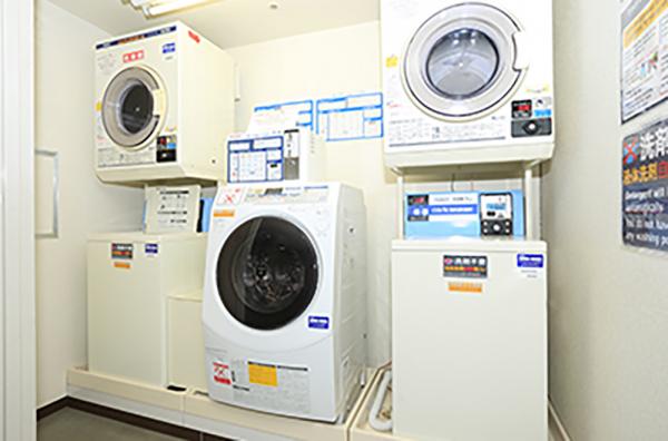 4 樓及 10 樓均有投幣式洗衣及乾衣機供住客使用。（相：酒店官網）