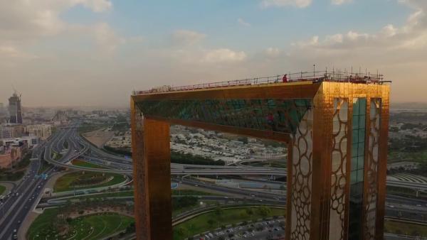 回到過去的杜拜隨意門 耗資超過 3 億建造