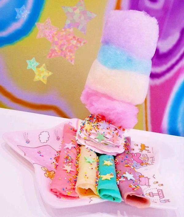 Crepe rolls,售 220 THB。 (圖:unicornbrand@IG) 曼谷終極夢幻 cafe 獨角獸陪你 high tea