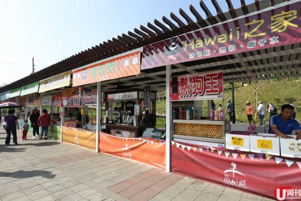 「崗山之眼」原址為草地，只有碉堡，現成了高雄新地標。