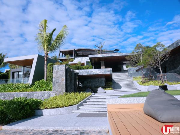 主樓天台的 Infinity Pool,12 米長的池邊面朝大海。 主樓天台的 Infinity Pool,12 米長的池邊面朝大海。