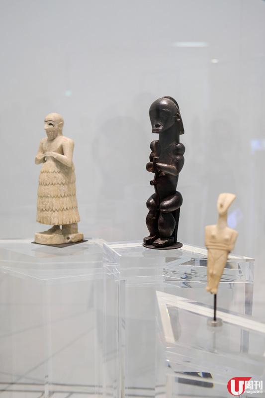 把國家重要的棕櫚綠洲概念，放入阿布札比羅浮宮中，人走在 Plaza，沿 Guiseppe Penone 創作的《Leaves of Light》往上望，天花就似樹傘般，陽光穿過屋頂的星形圖案，就似棕櫚林傘下的光雨般，美極。