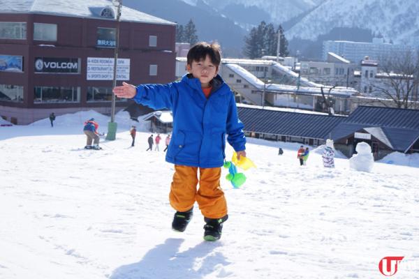 特大的滑雪道，減低碰撞機會，最啱滑雪新手。