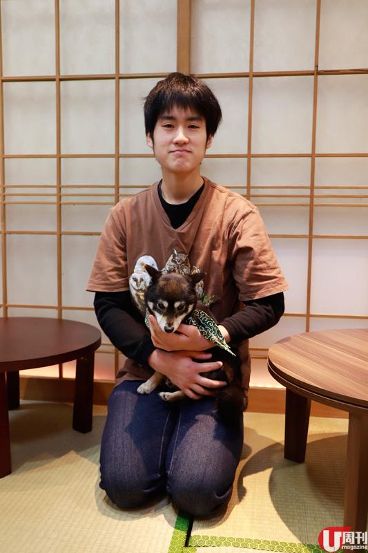  店內以日式榻榻米布置，老舊的電視放着山口百惠的老歌，極具情調，影相一流。