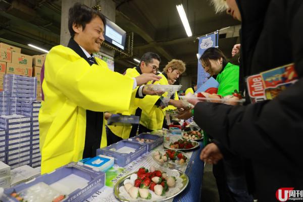 半隻腳踏入士多啤梨包裝工場，已經聞到陣陣甜香。 