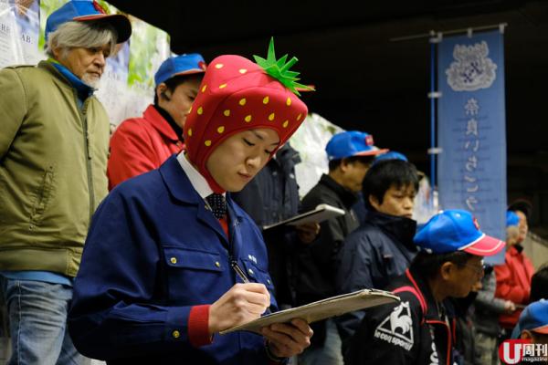 半隻腳踏入士多啤梨包裝工場，已經聞到陣陣甜香。 