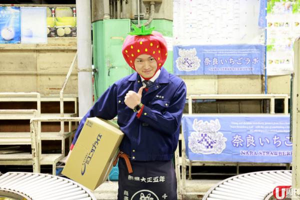 半隻腳踏入士多啤梨包裝工場，已經聞到陣陣甜香。 