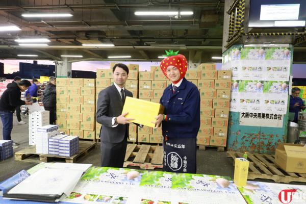 半隻腳踏入士多啤梨包裝工場，已經聞到陣陣甜香。 