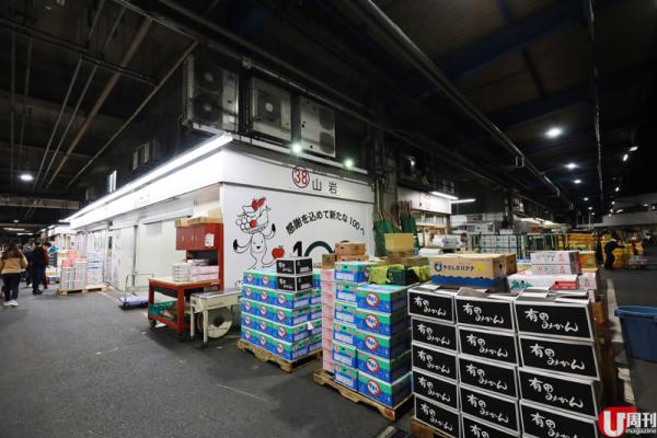 半隻腳踏入士多啤梨包裝工場，已經聞到陣陣甜香。 