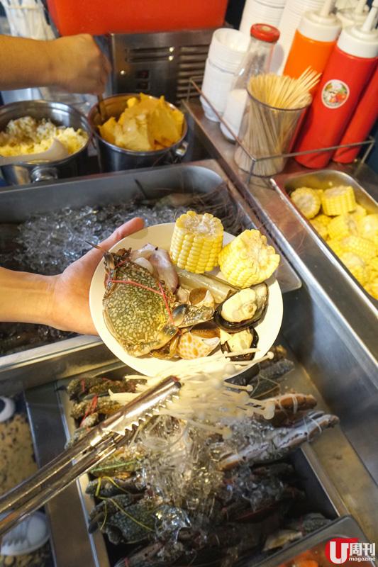 夾~夾~夾~ 所有食材全由客人自助任取。