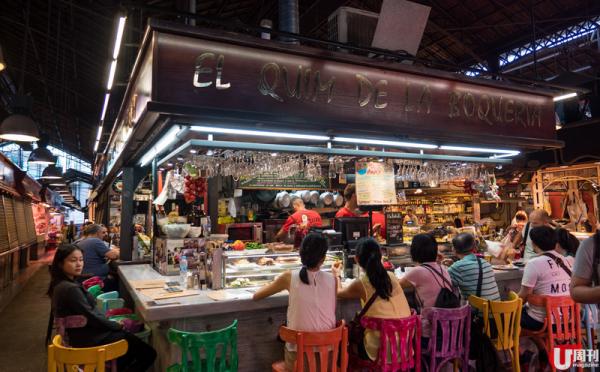 位於 La Rambla 大街的市場，星期一至日都人頭湧湧。