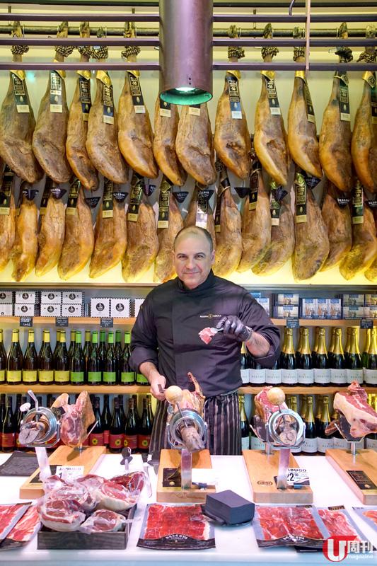 位於 La Rambla 大街的市場，星期一至日都人頭湧湧。