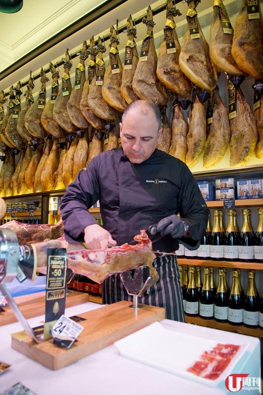 位於 La Rambla 大街的市場，星期一至日都人頭湧湧。