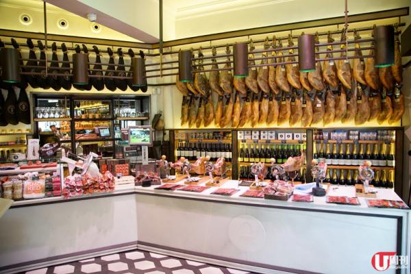 位於 La Rambla 大街的市場，星期一至日都人頭湧湧。