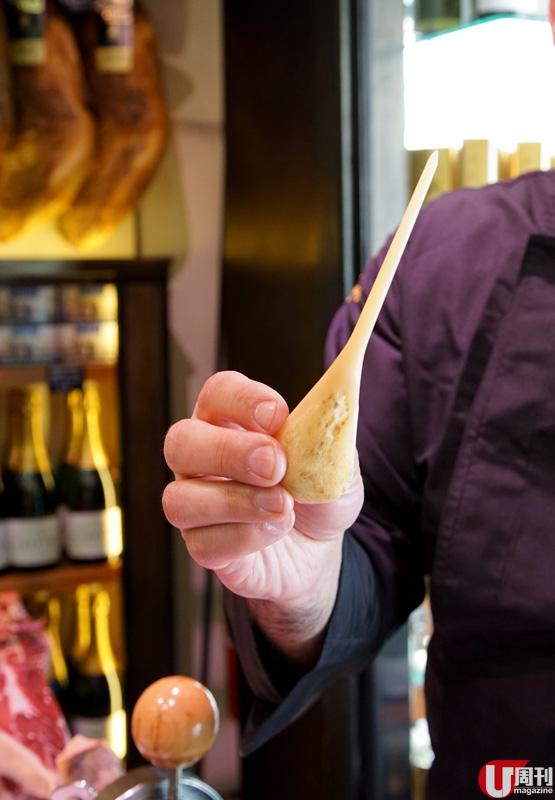 位於 La Rambla 大街的市場，星期一至日都人頭湧湧。