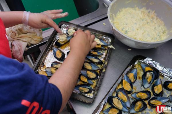 基本就是最美好，海鮮湯青口，雙倍鮮度，更有麵包蘸湯，吃至一滴不漏。