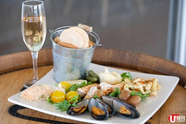 基本就是最美好，海鮮湯青口，雙倍鮮度，更有麵包蘸湯，吃至一滴不漏。