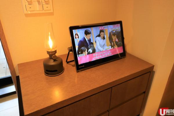 為保私隱，露天溫泉設有適當的欄柵，一般成人都可以邊泡邊看富士山。