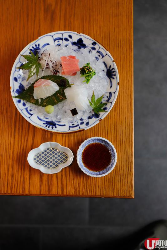 為保私隱，露天溫泉設有適當的欄柵，一般成人都可以邊泡邊看富士山。