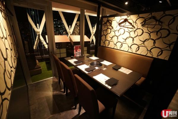 GEMS 難波 3-13 樓，每層一間餐廳。