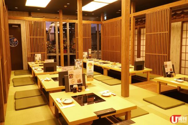 GEMS 難波 3-13 樓，每層一間餐廳。