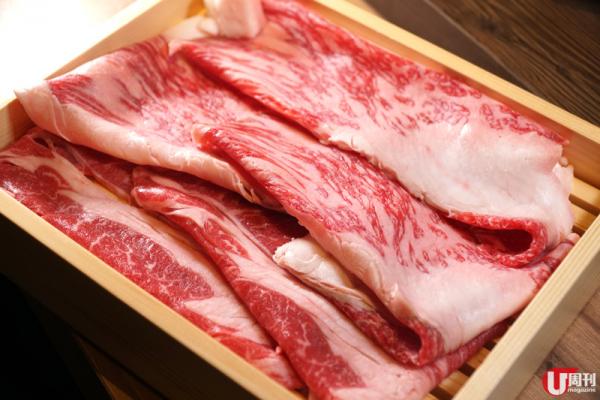 GEMS 難波 3-13 樓，每層一間餐廳。