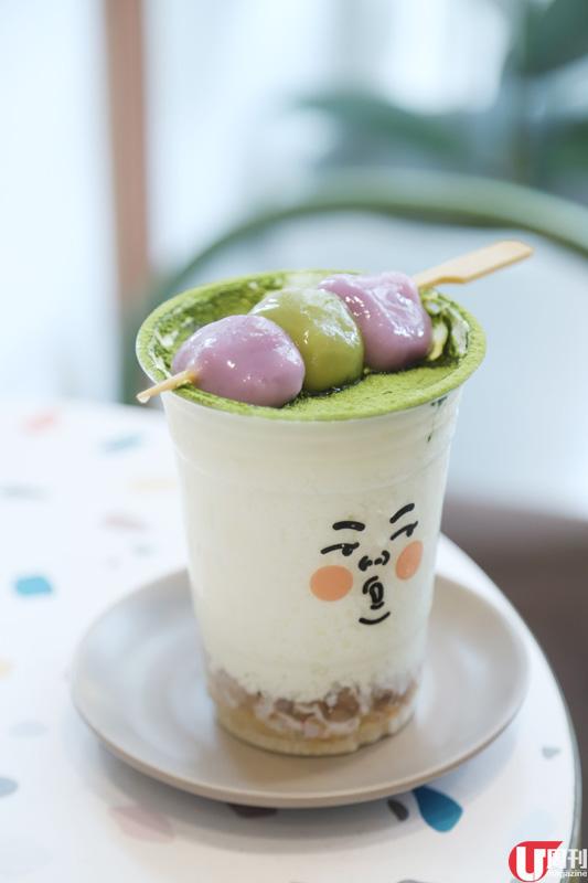 鹹蛋黃韓式刨冰 約 60 港元 ：鹹蛋黃做的奶黃醬加上奶味香濃的刨冰，入口又綿又滑，軟糯的 bua loi 丸子帶椰香，難怪令人甘心排足 3 個鐘。