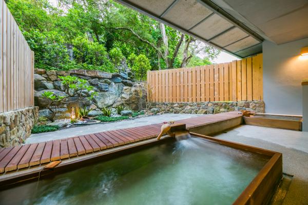 宜蘭「呆水溫泉」 日系清水模建築