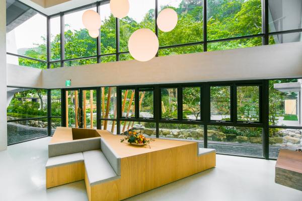 宜蘭「呆水溫泉」 日系清水模建築