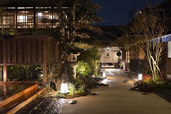 5 月是新茶的日子，茶園呈現最美的新綠顏色。